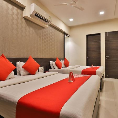 Royal Rituals Hotell Surat Exteriör bild