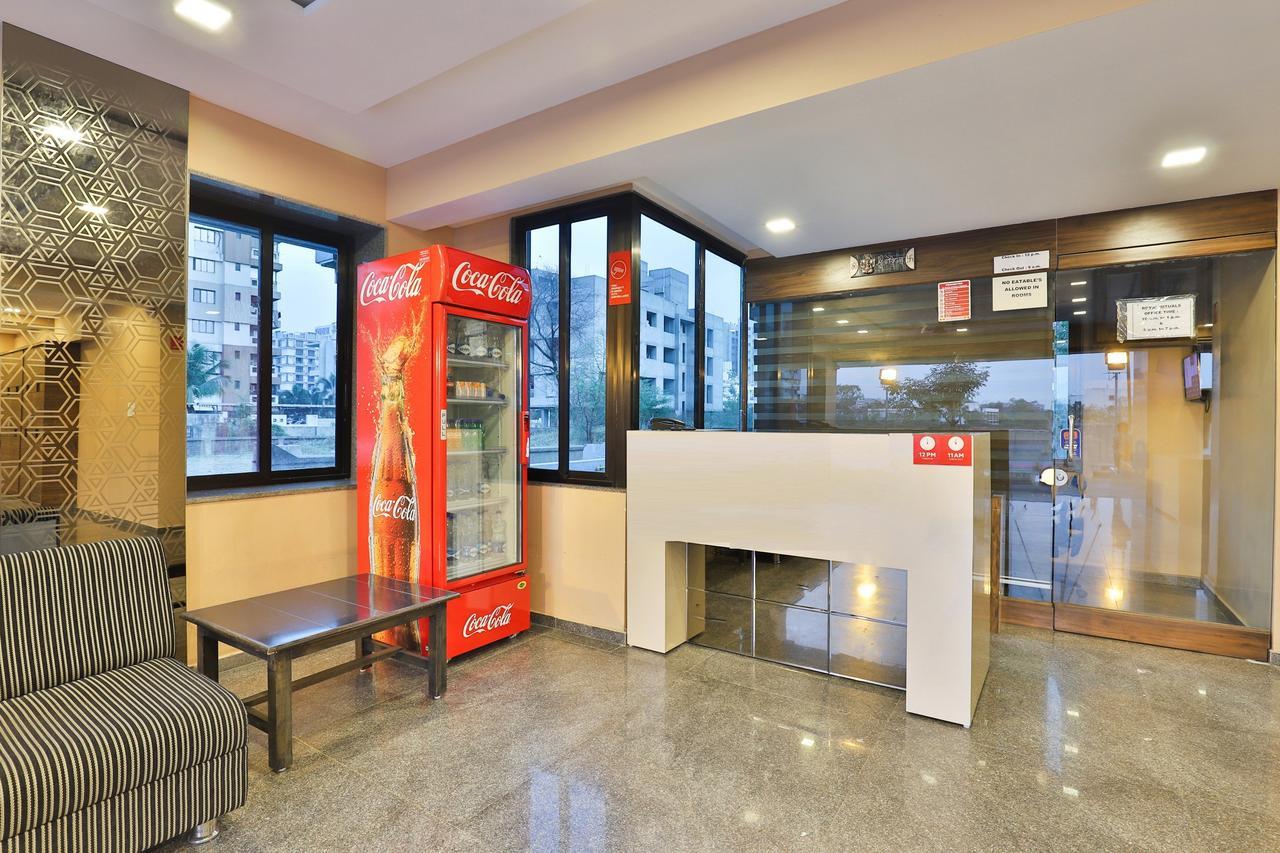 Royal Rituals Hotell Surat Exteriör bild