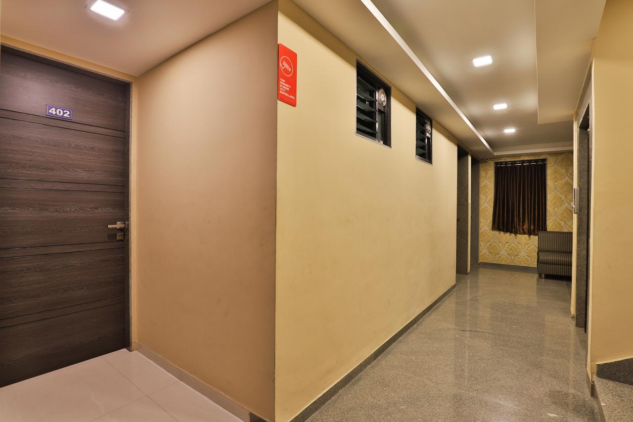 Royal Rituals Hotell Surat Exteriör bild