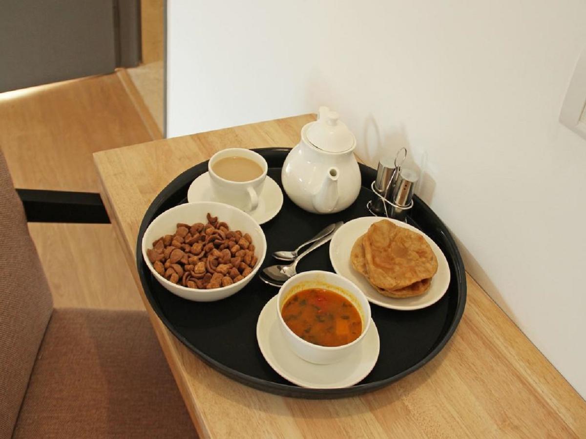 Royal Rituals Hotell Surat Exteriör bild